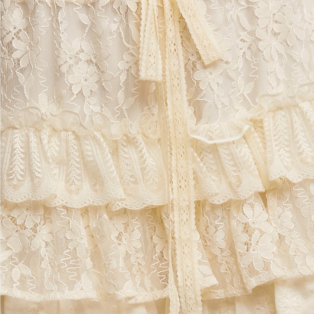 Lacey Days Shorts in Cream - Picture 3 of 3